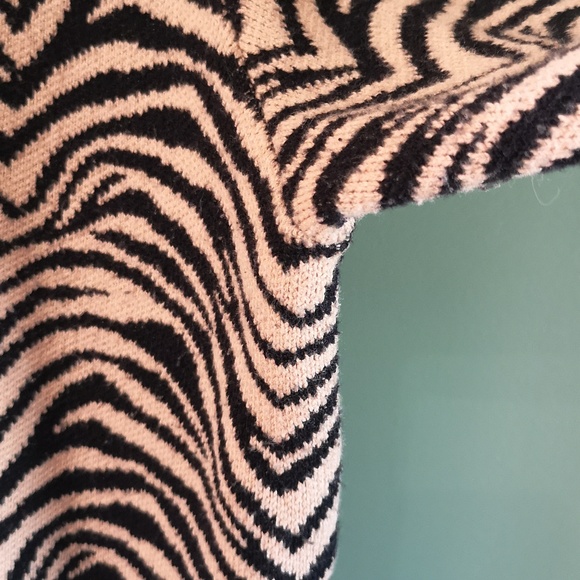 Banana Republic Zebra Animal Print Soft Knit Sweater Black Tan Sz XL - Picture 6 of 8